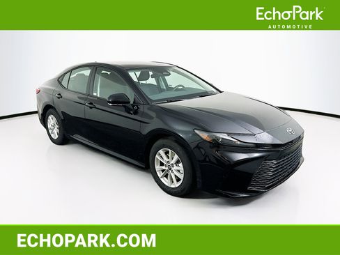 Used 2025 Toyota Camry LE image 1
