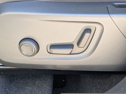 Certified 2025 Volvo XC40 B5 Core image 25