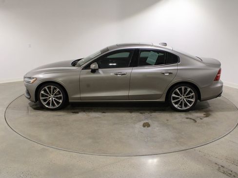 Used 2020 Volvo S60 T6 Momentum w/ Protection Package image 3