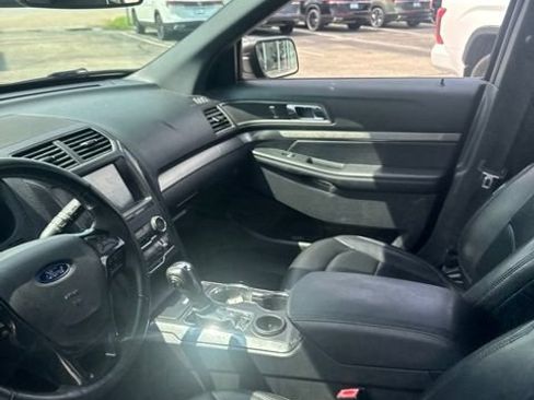 Used 2019 Ford Explorer XLT w/ Equipment Group 202A FWD image 18