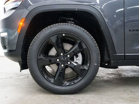 New 2025 Jeep Grand Cherokee L Limited w/ Black Appearance Package image 7