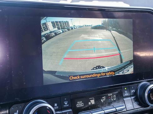 Used 2023 Toyota Highlander Bronze Edition FWD image 25