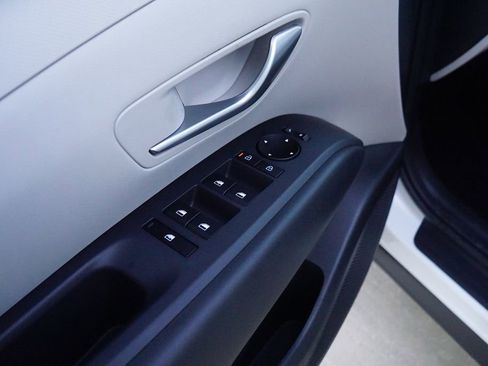 New 2026 Hyundai Tucson SE image 18