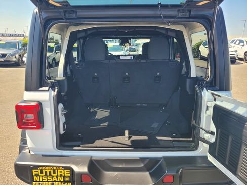 Used 2025 Jeep Wrangler Unlimited Rubicon AWD/4WD image 11