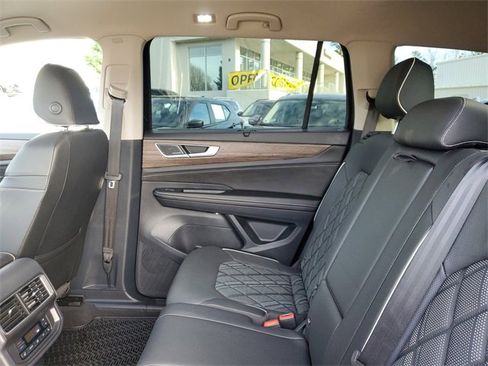 Certified 2025 Volkswagen Atlas SEL Premium R-Line image 10