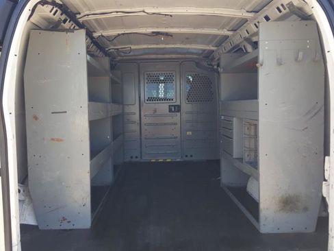 Used 2016 Chevrolet Express 2500 RWD image 10