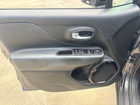 Used 2023 Jeep Renegade Altitude w/ Sun/Sound Group AWD/4WD image 15