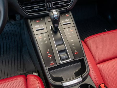 Used 2023 Porsche Macan GTS image 28