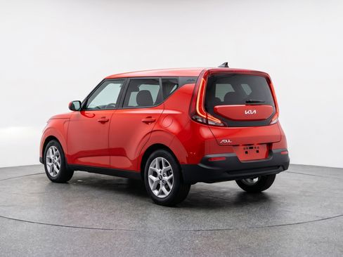 Used 2025 Kia Soul LX w/ LX Technology Package FWD image 6