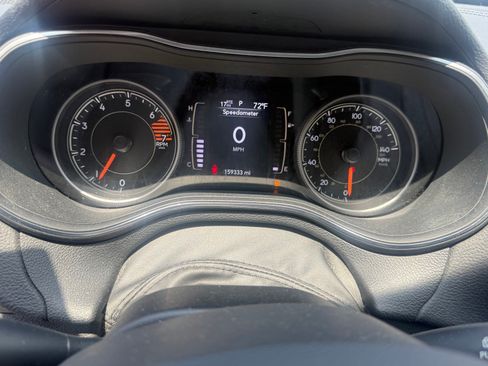Used 2019 Jeep Cherokee Latitude Plus FWD image 10