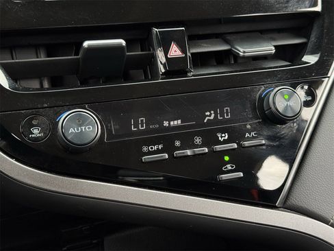 Used 2024 Toyota Camry SE image 17