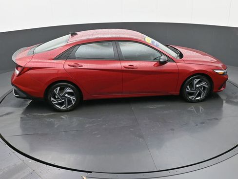 Certified 2025 Hyundai Elantra Sport image 34