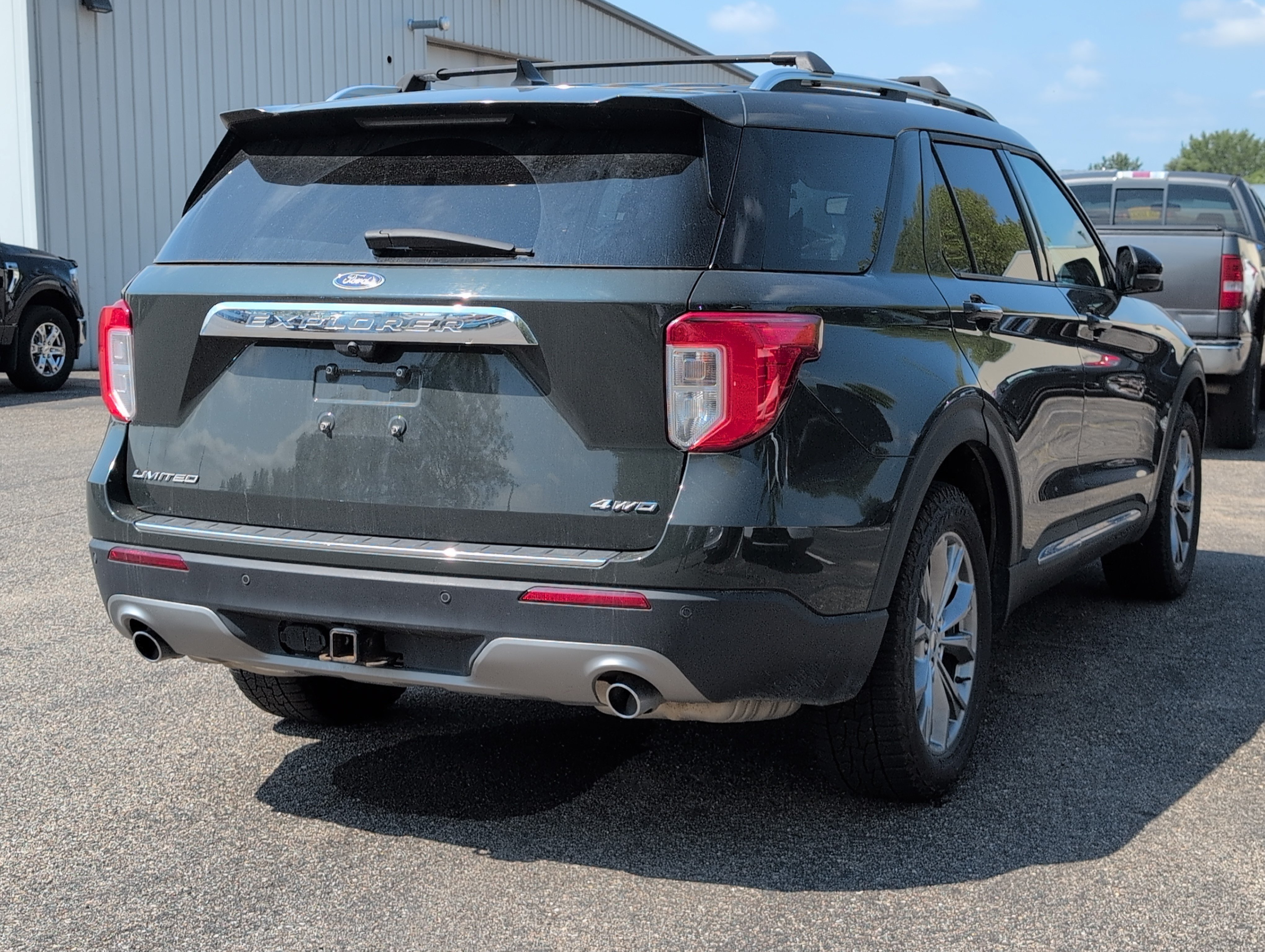 Used 2022 Ford Explorer Limited w/ Equipment Group 301A AWD/4WD image 4
