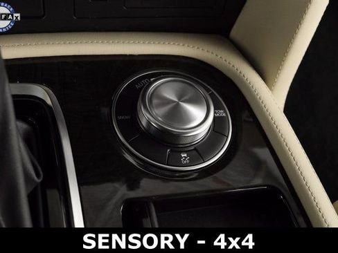 Used 2023 INFINITI QX80 Sensory image 36