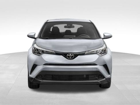Used 2018 Toyota C-HR XLE FWD image 4