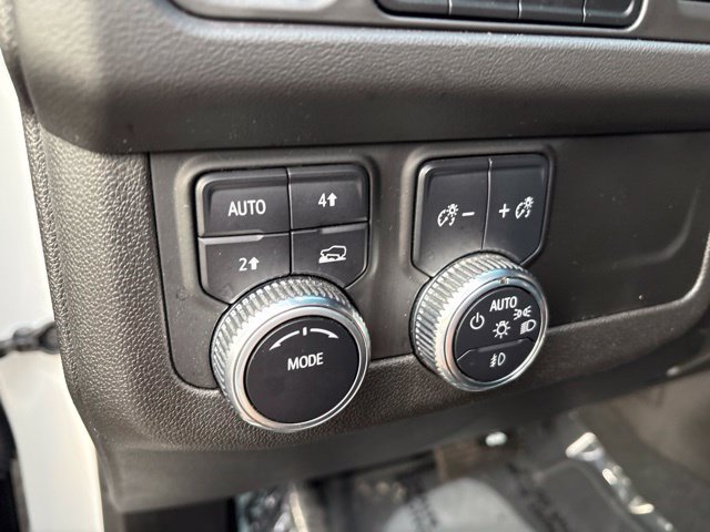 Used 2023 GMC Yukon SLT AWD/4WD image 17