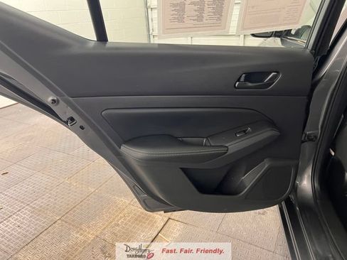 Used 2025 Nissan Altima 2.5 SV FWD image 33