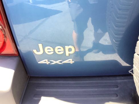 Used 2004 Jeep Liberty Sport w/ PWR Convenience Group AWD/4WD image 23