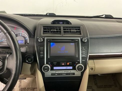 Used 2012 Toyota Camry XLE w/ Leather Pkg FWD image 18