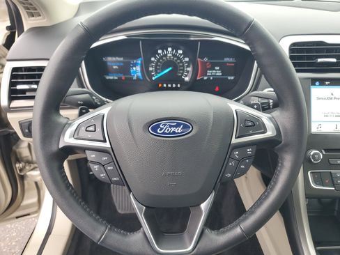 Used 2018 Ford Fusion SE w/ Fusion SE Technology Package image 14