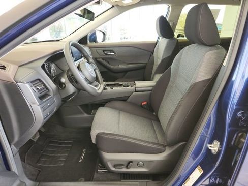 Used 2023 Nissan Rogue SV AWD/4WD image 16