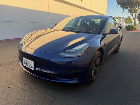 Used 2023 Tesla Model 3 Standard Range image 1