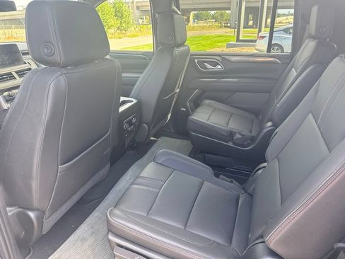 Used 2021 Chevrolet Suburban RST w/ Luxury Package AWD/4WD image 12