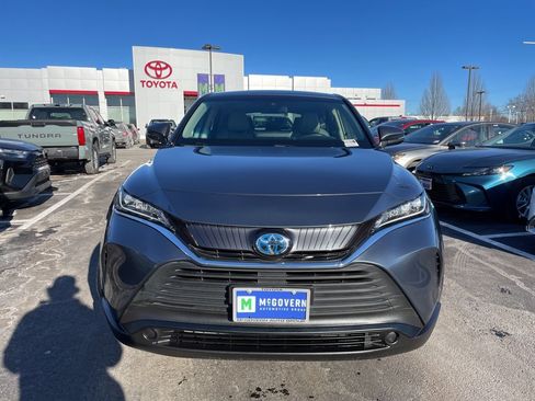 Certified 2021 Toyota Venza LE image 2