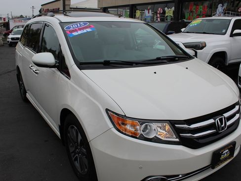 Used 2015 Honda Odyssey Touring Elite image 8