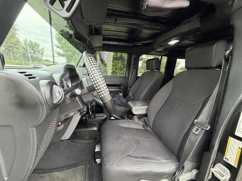 Used 2007 Jeep Wrangler Unlimited Sahara w/ Dual Top Group AWD/4WD image 10