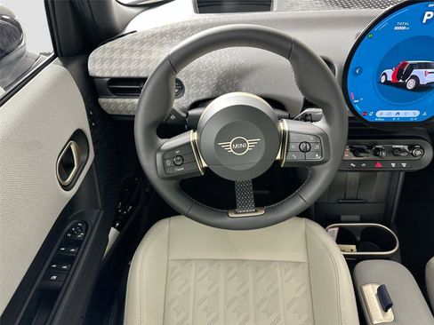 Certified 2025 MINI Cooper S FWD image 17