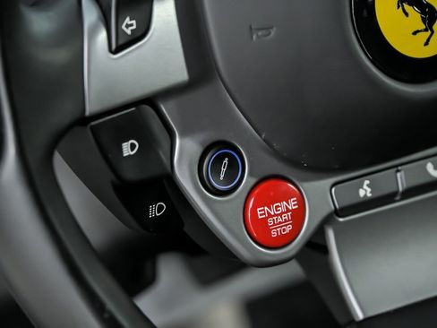 Used 2018 Ferrari 812 Superfast RWD image 25