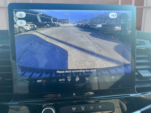 Used 2023 Ford Transit 350 XLT image 29