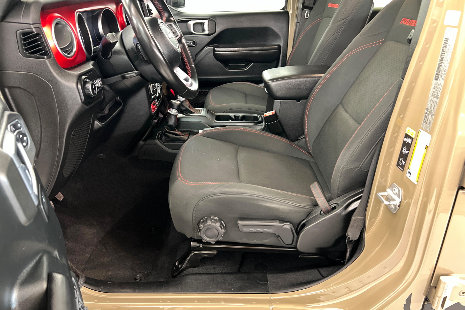 Used 2020 Jeep Gladiator Rubicon AWD/4WD image 17