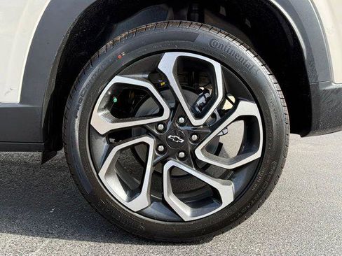 New 2026 Chevrolet Trax RS w/ Sunroof Package FWD image 16