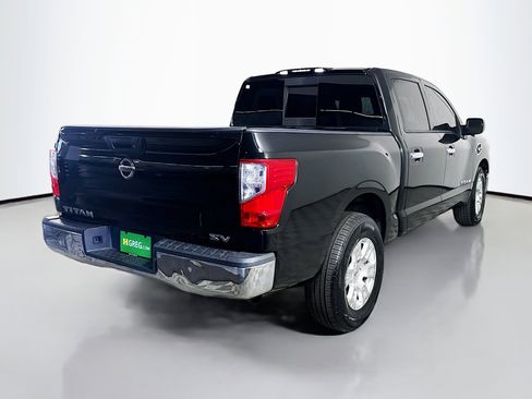 Used 2017 Nissan Titan SV image 10