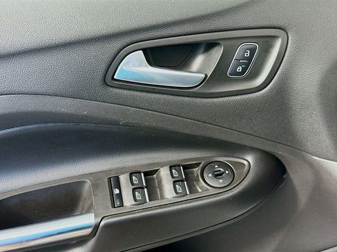 Used 2019 Ford Escape SE FWD image 17