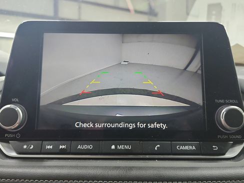Used 2025 Nissan Rogue S AWD/4WD image 14