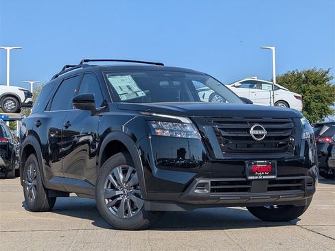 New 2025 Nissan Pathfinder SV w/ Black Appearance Package image 2