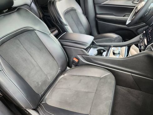 Certified 2025 Jeep Grand Cherokee Altitude RWD image 14