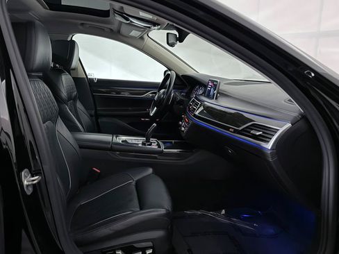 Used 2018 BMW 750i xDrive AWD/4WD image 25