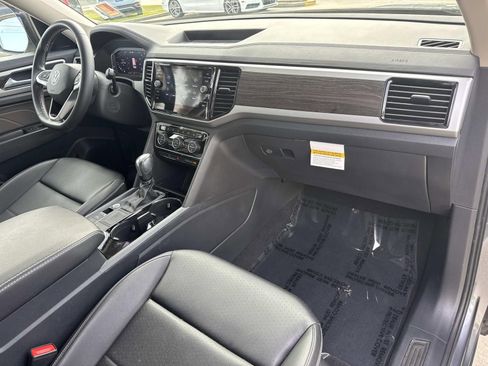 Used 2023 Volkswagen Atlas SE w/ Black Wheel Package image 11