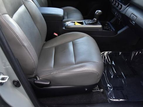 Used 2022 Toyota Tacoma TRD Sport image 13