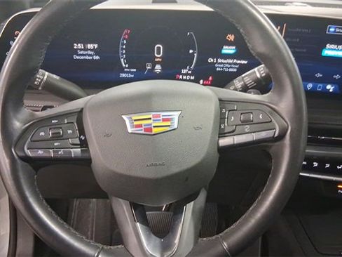 Used 2025 Cadillac XT4 Premium Luxury image 13