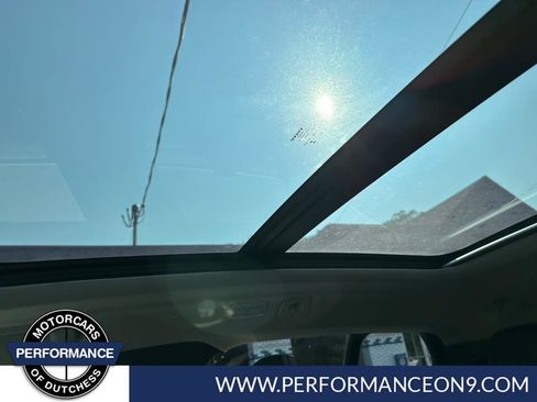 Used 2025 Volvo XC40 B5 Plus image 17