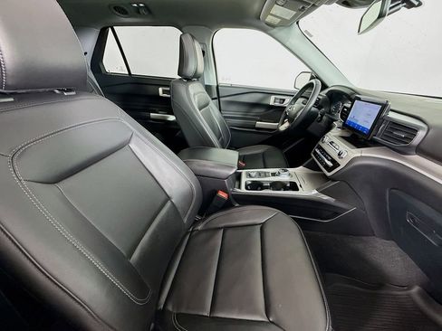 Used 2023 Ford Explorer XLT w/ Equipment Group 202A image 34