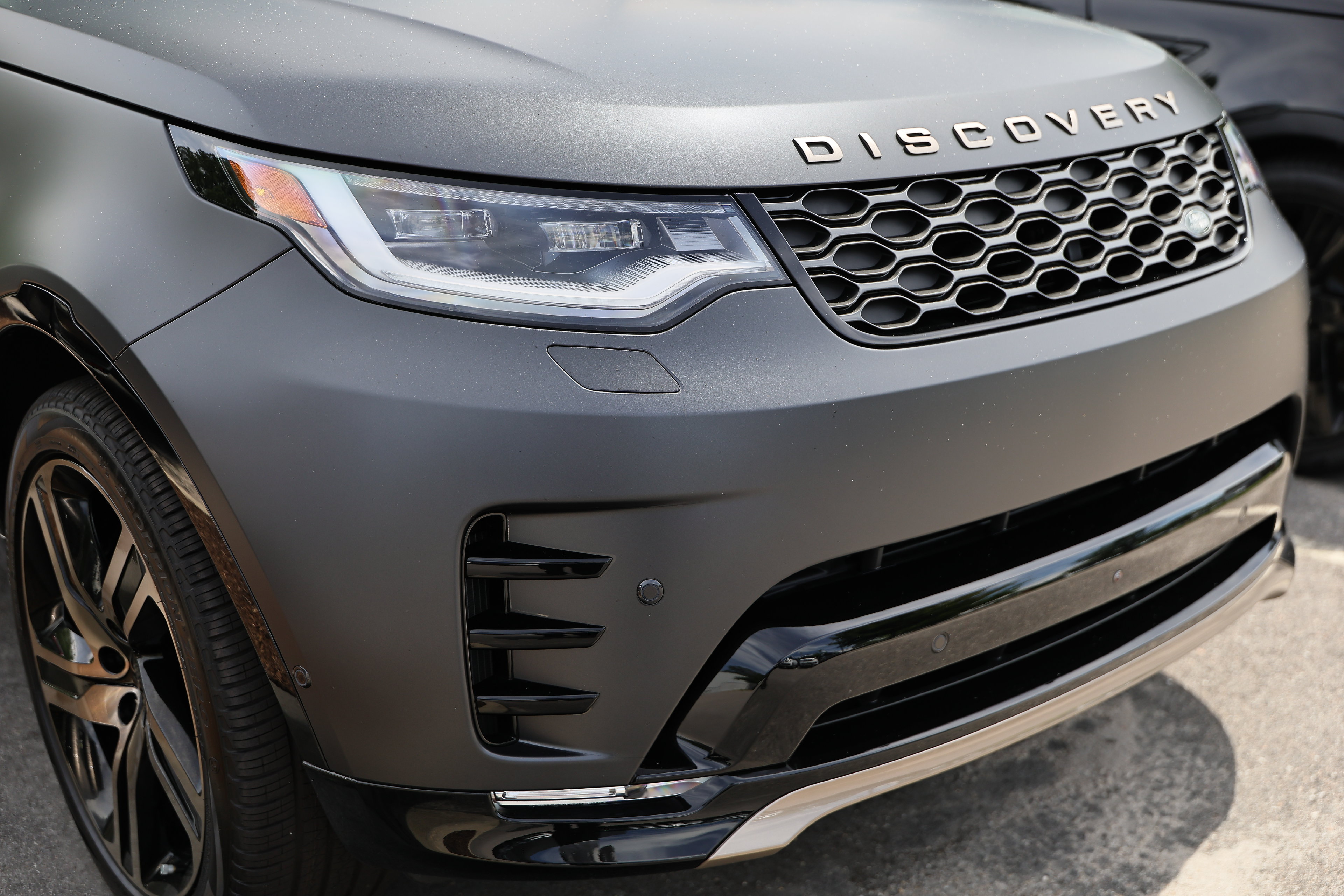 New 2026 Land Rover Discovery Limited Edition AWD/4WD image 23