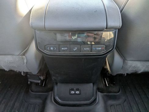 Used 2022 Toyota Highlander XLE AWD/4WD image 33