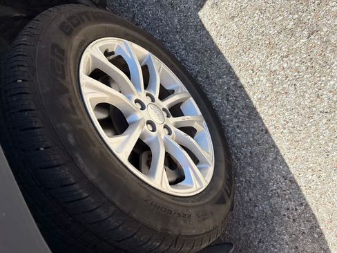 Used 2019 Jeep Cherokee Latitude w/ Popular Appearance Group FWD image 2