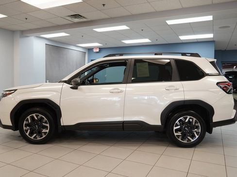 Used 2025 Subaru Forester Premium w/ Convenience Package #1 image 2